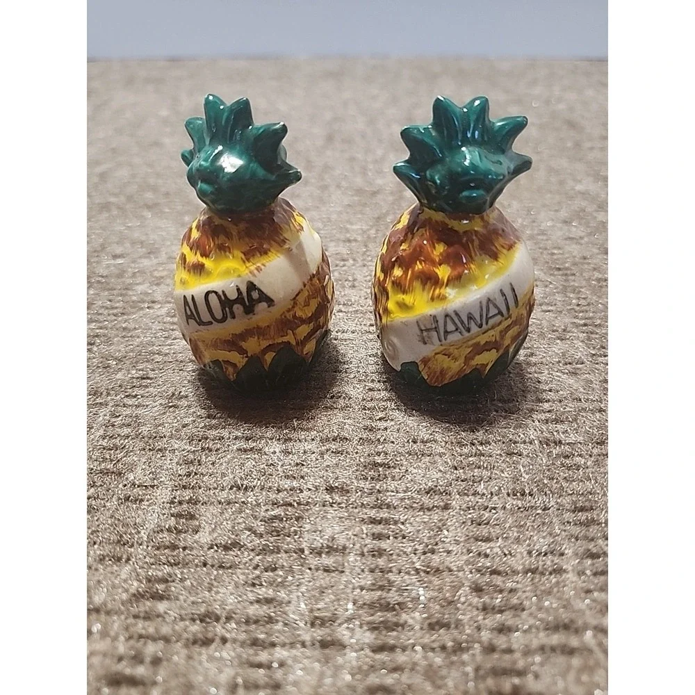 Kenmar‎ Pineapple Salt & Pepper Shakers